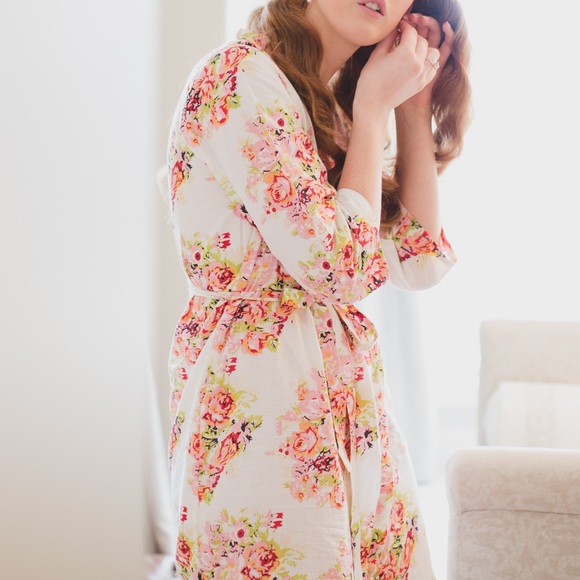 Floral robe - Picture 1 of 4